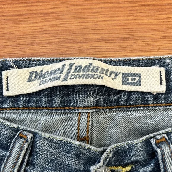 Men’s Diesel Industry Straight Leg Button Fly Distressed Blue Jeans 32x28 - Picture 8 of 16